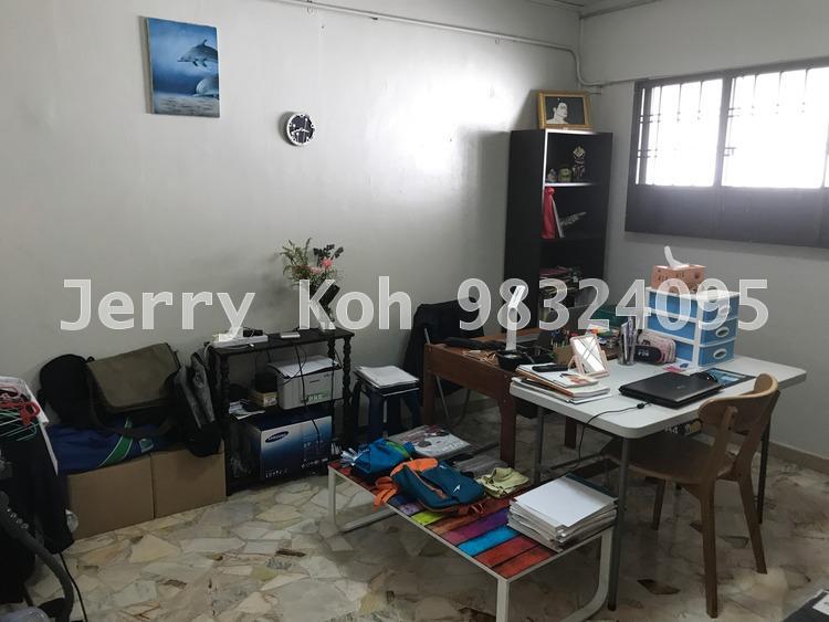 Blk 208 Bukit Batok Street 21 (Bukit Batok), HDB 3 Rooms #157363542